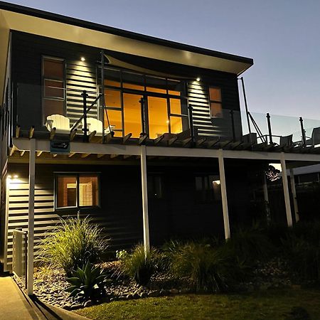 Oceans 8 - Mangawhai Heads Holiday Home Екстериор снимка