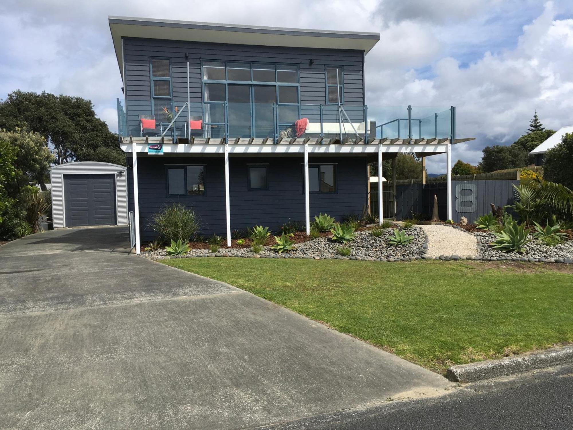 Oceans 8 - Mangawhai Heads Holiday Home Екстериор снимка