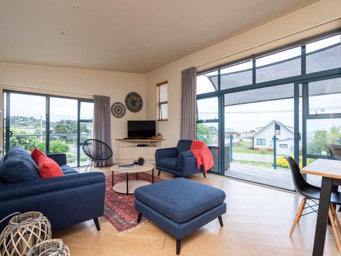 Oceans 8 - Mangawhai Heads Holiday Home Екстериор снимка
